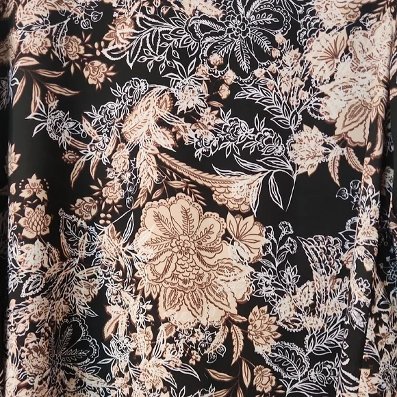 Chic Floral Women's Blouse in Black and Cream With Bell Sleeves Size Large - Picture 5 of 6